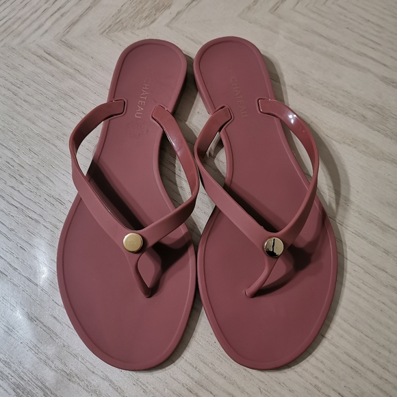 NWOT! Le Chateau Flip Flops - Picture 2 of 6